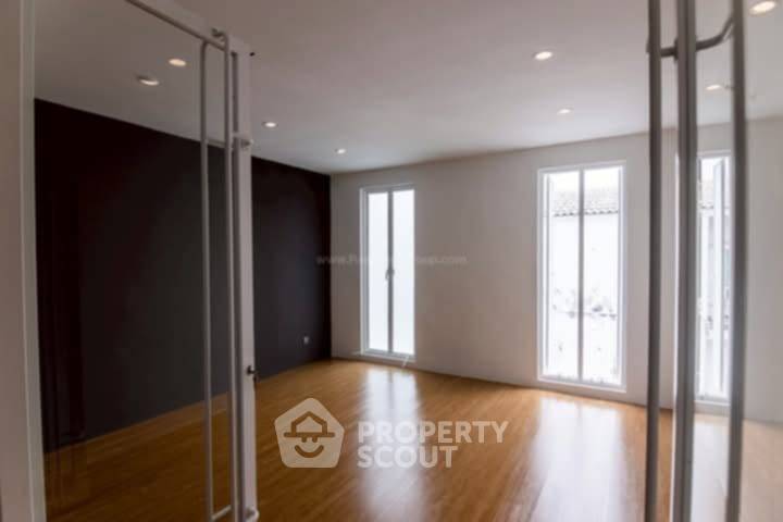 รูป ทาวน์เฮาท์ 4-ห้องนอน ใน จันทรเกษม (ID 2084628) - รูปที่ 44/44