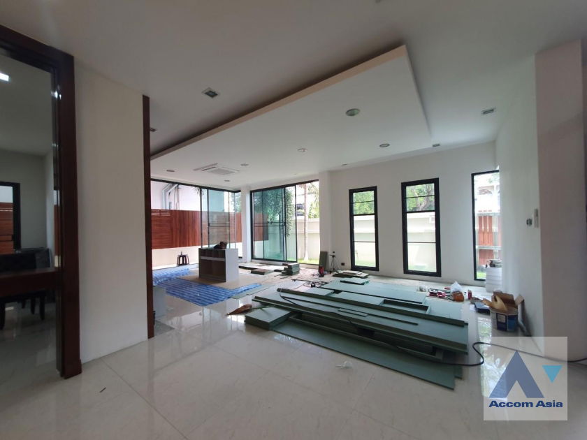picture 🔼🔽 AccomA 📩 Big Balcony,Newly renovated,Fully Furnished 3 BR House in Khlong Ton Nuea (AA35536) - 1/20