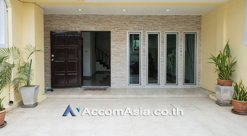 picture 🔼🔽 AccomA 📩  3 BR Townhouse in  (2520238) - 8/11