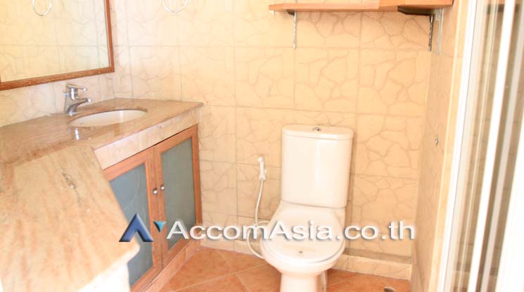 picture 🔼🔽 AccomA 📩 Home Office 3 BR Townhouse in Khlong Toei (AA17938) - 13/16