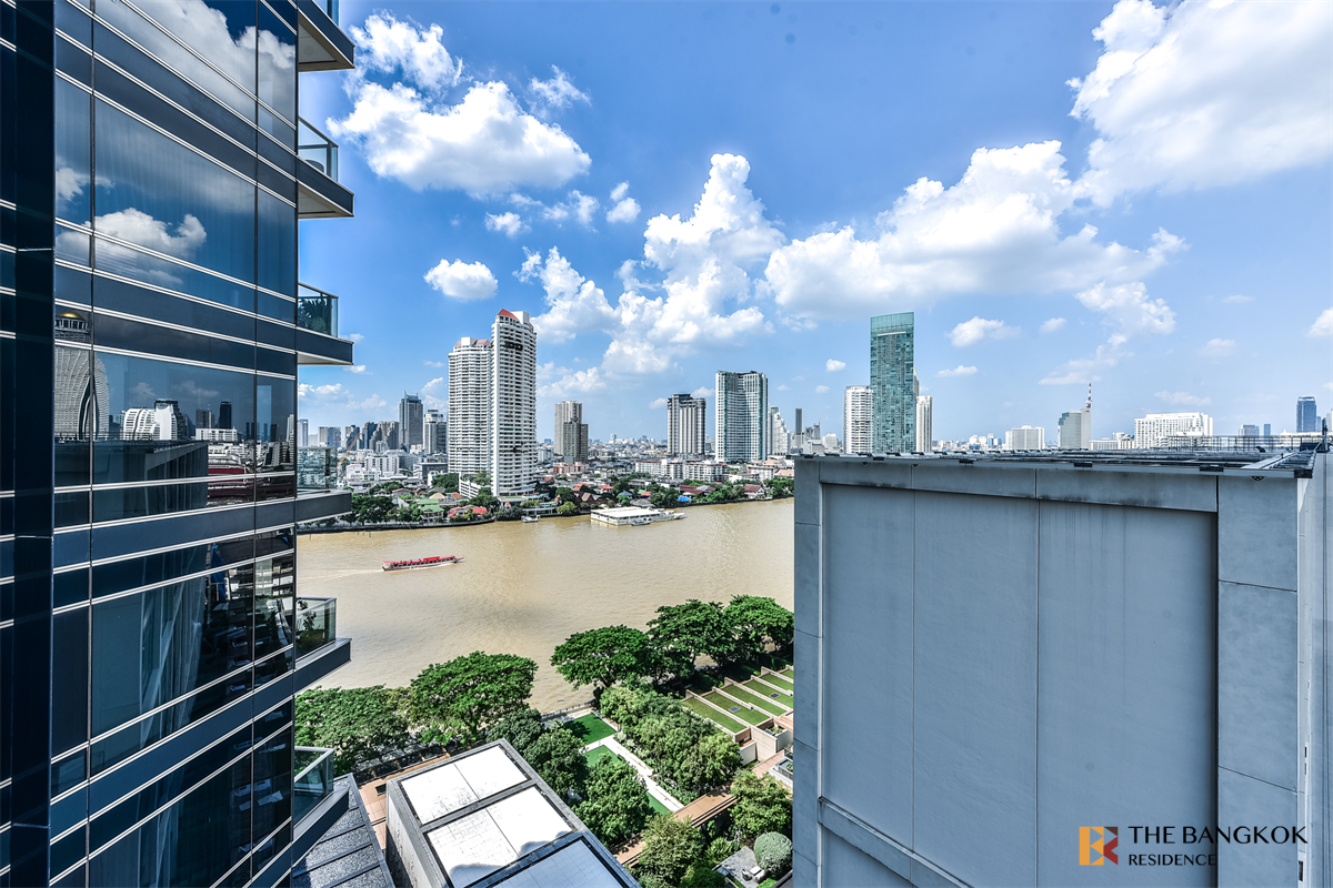 picture Four Seasons Private Residences  Luxuriously Elevated Unit - 3/10