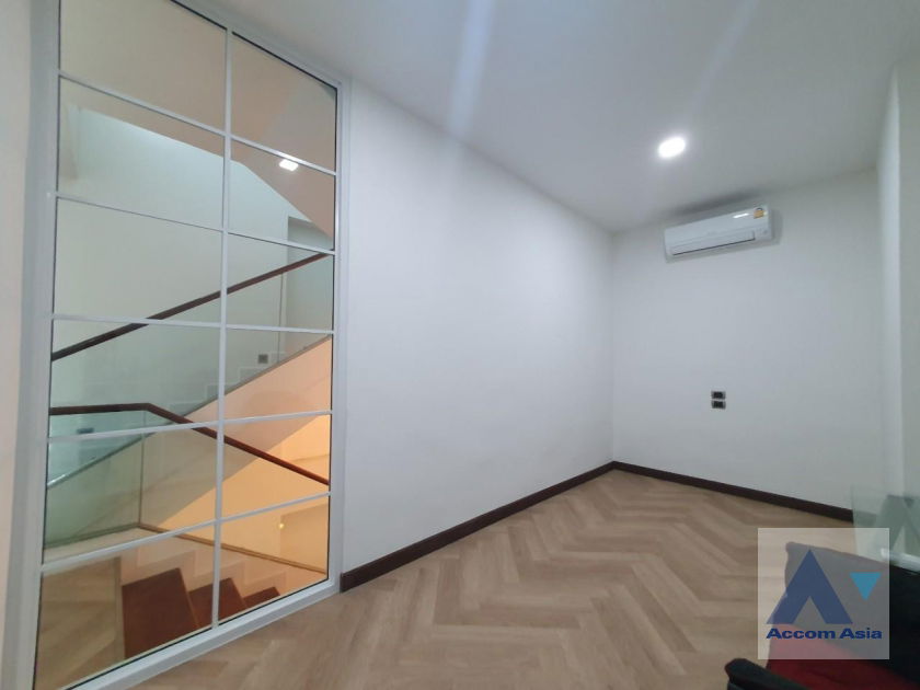 picture 🔼🔽 AccomA 📩 Big Balcony,Newly renovated,Fully Furnished 3 BR House in Khlong Ton Nuea (AA35536) - 13/20