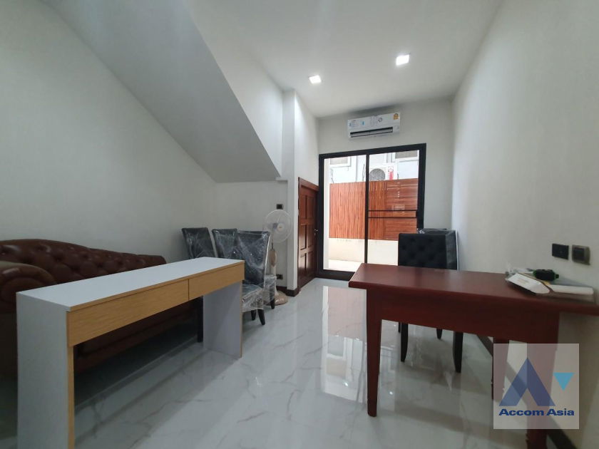 picture 🔼🔽 AccomA 📩 Big Balcony,Newly renovated,Fully Furnished 3 BR House in Khlong Ton Nuea (AA35536) - 3/20