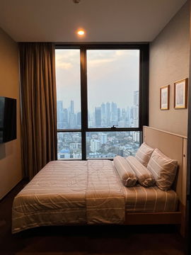 Fully furnished 1 bedroom, 1 bathroom condo for rent with a floorsize of 42 squaremeters, in the center city next to BTS Thong Lor.