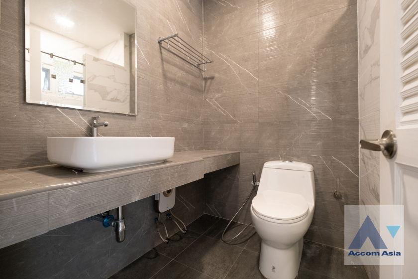 picture 🔼🔽 AccomA 📩  5 BR Townhouse @ (13001499) - 12/20