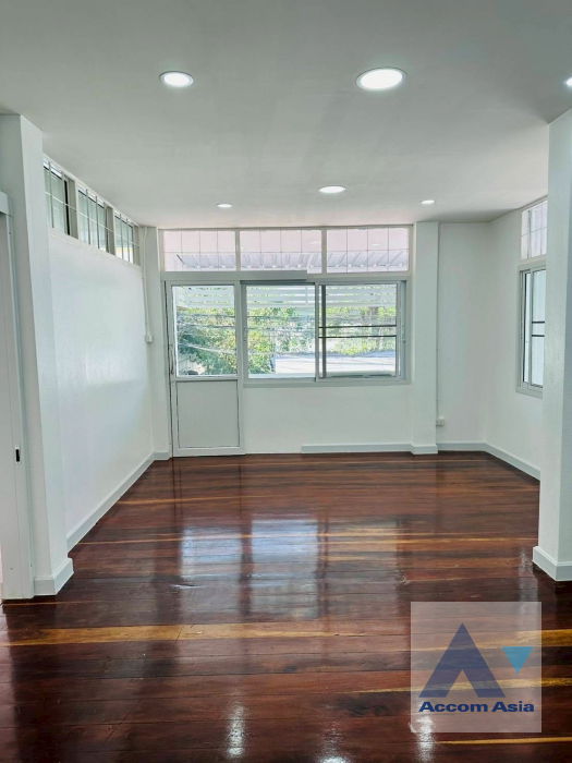 picture 🔼🔽 AccomA 📩  4 BR House in Phra Khanong Nuea (AA43882) - 12/16