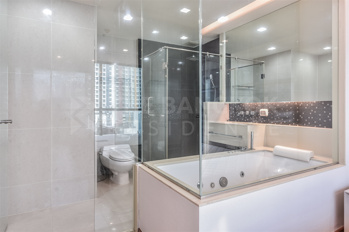 picture The Address Sathorn 12 near BTS Saint Louis Luxury Unit, Ready for You Without the Wait - 3/10