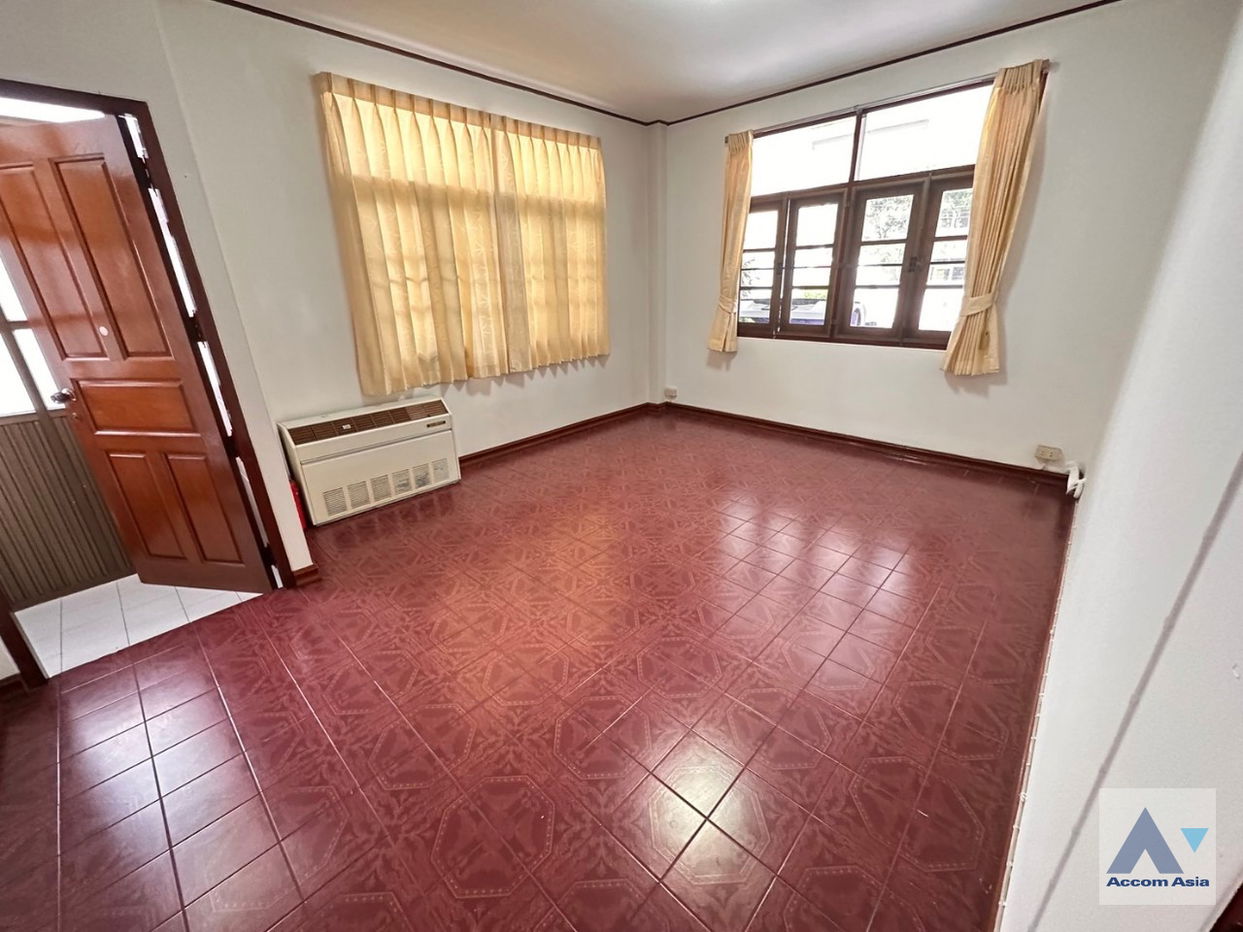 รูป 🔼🔽 AccomA 📩  Warm family house with wood floors and classic charm in Sathorn (AA35228) - รูปที่ 12/19