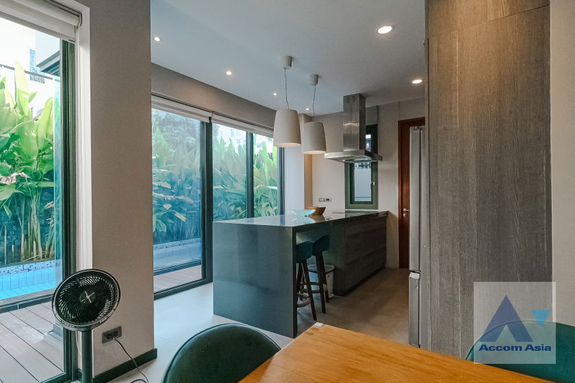 picture 🔼🔽 AccomA 📩 Private Swimming Pool,Double High Ceiling 4 BR House in Khlong Ton Nuea (AA42532) - 8/20