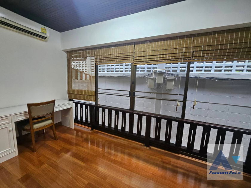 picture 🔼🔽 AccomA 📩 Modern renovated house with polished floors and airy layout (AA30775) - 18/20