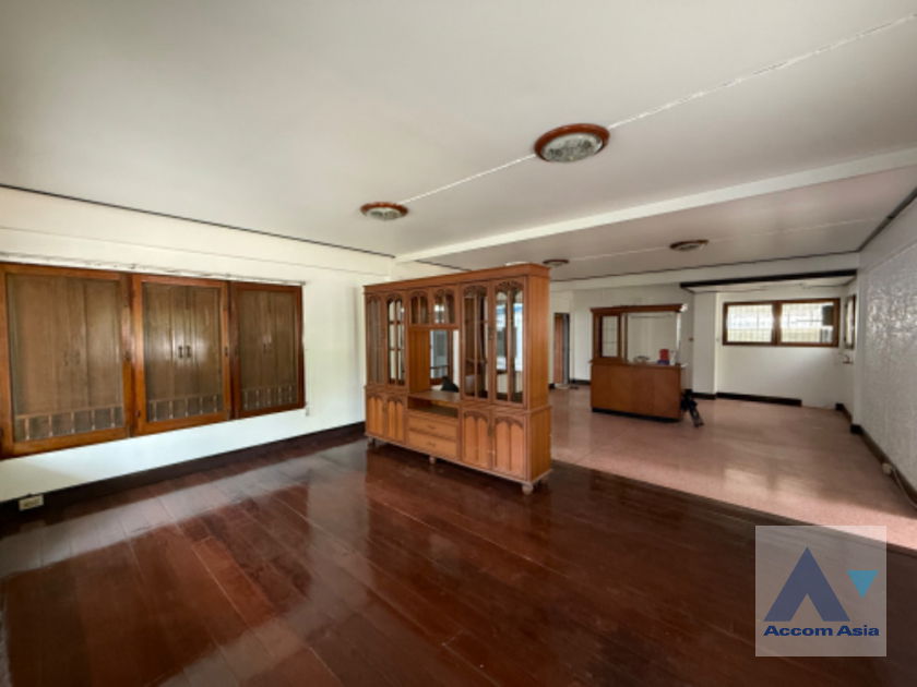 รูป 🔼🔽 AccomA 📩 Home Office 3 BR House in Khlong Ton Nuea (AA42653) - รูปที่ 7/9