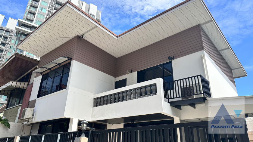 picture 🔼🔽 AccomA 📩  3 BR House in Khlong Ton Nuea (AA32558) - 2/20