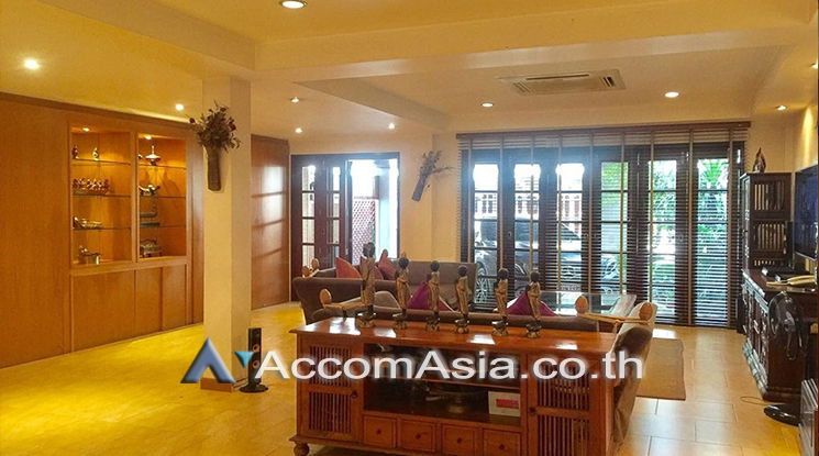 รูป 🔼🔽 AccomA 📩 Fully furnished classic-style home with rooftop terrace (AA25719) - รูปที่ 4/16