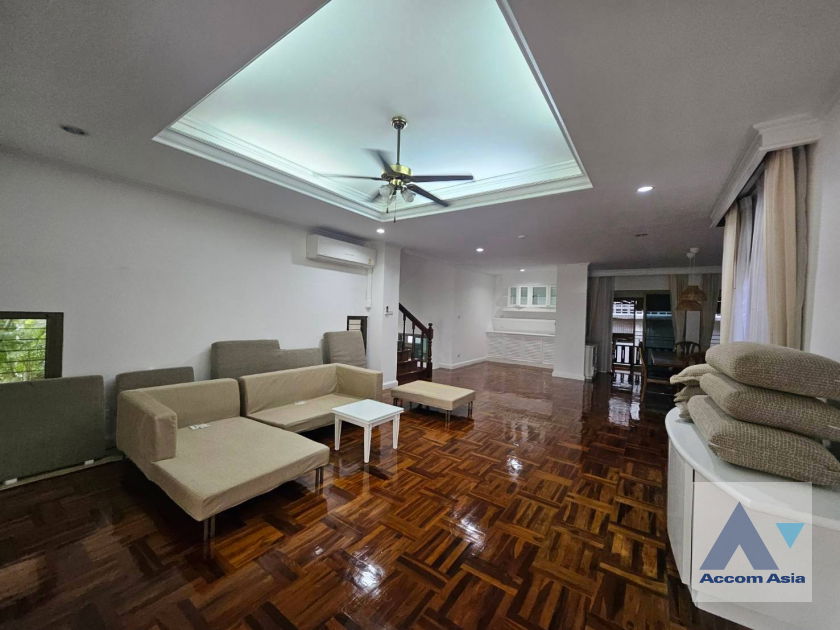 picture 🔼🔽 AccomA 📩 Modern renovated house with polished floors and airy layout (AA30775) - 1/20