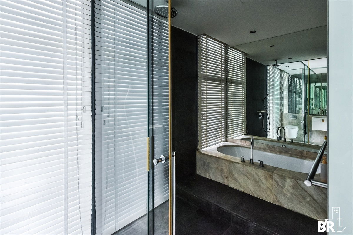 picture The Met Near BTS CHONG NONSI - Luxury Condo - 4/27