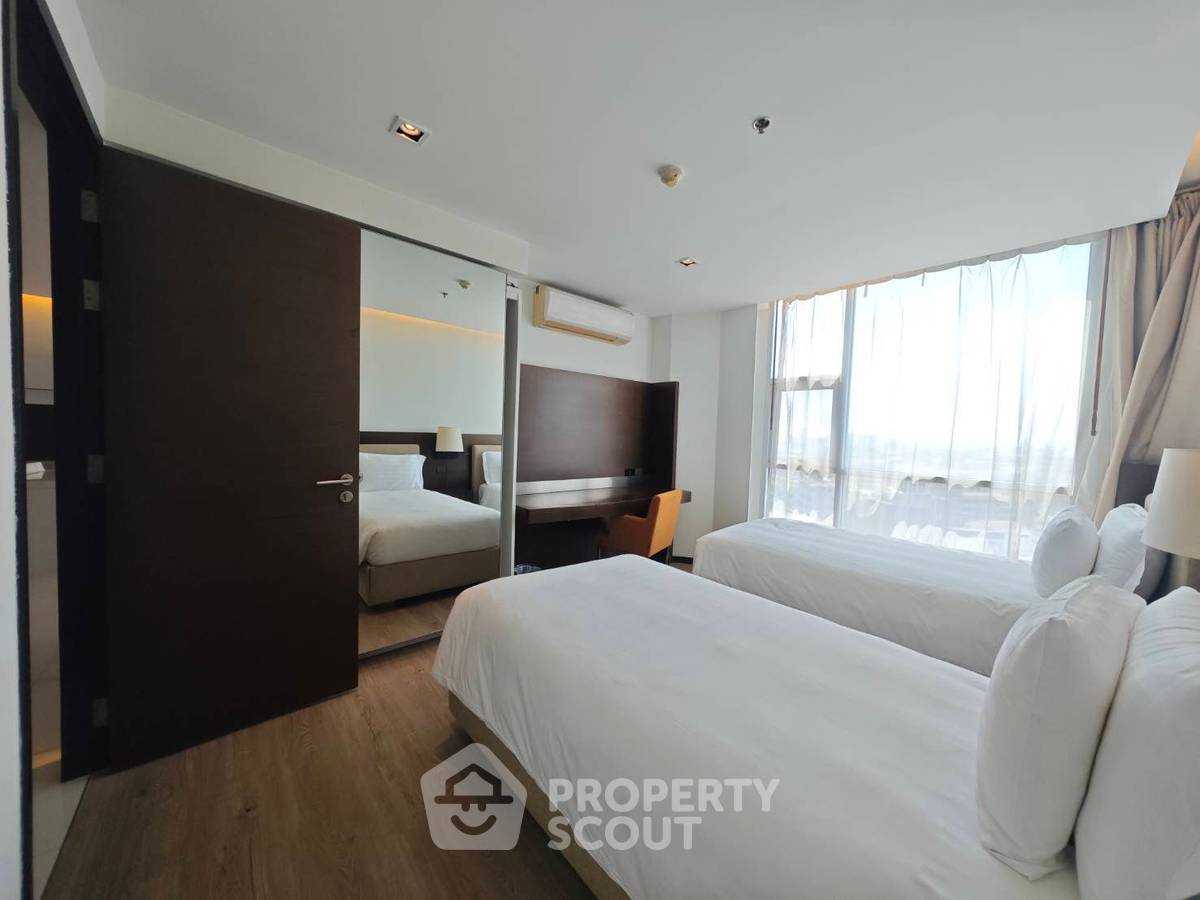 picture 2-BR Condo at Sathon Heritage Residences near BTS Chong Nonsi (ID 1529941) - 7/14