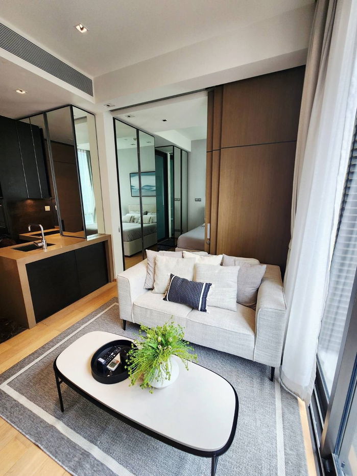 รูป  🏚️ให้เช่า 28 Chidlom คอนโดหรู ใจกลางชิดลม  - 1ห้องนอน  💥 เดินทางสะดวก ใกล้ BTS ชิดลม  - รูปที่ 1/11