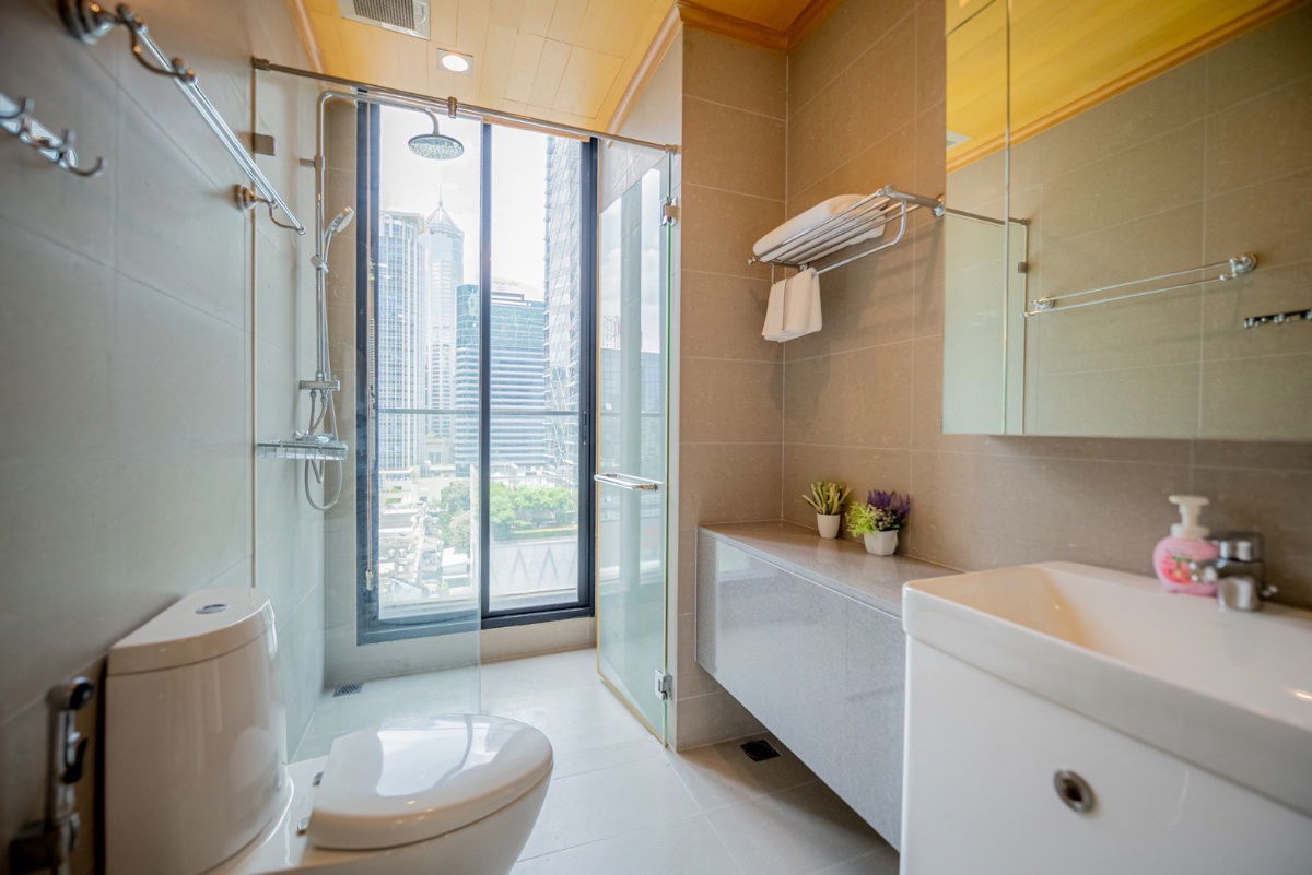 รูป ♢ Good Deal ♢ ตึก C ชั้น 10+  | 1 ห้องนอน 60.00 ตร.ม. | คอนโดมี Skywalk เชื่อมเข้า BTS เพลินจิต, Central Embassy - รูปที่ 12/15