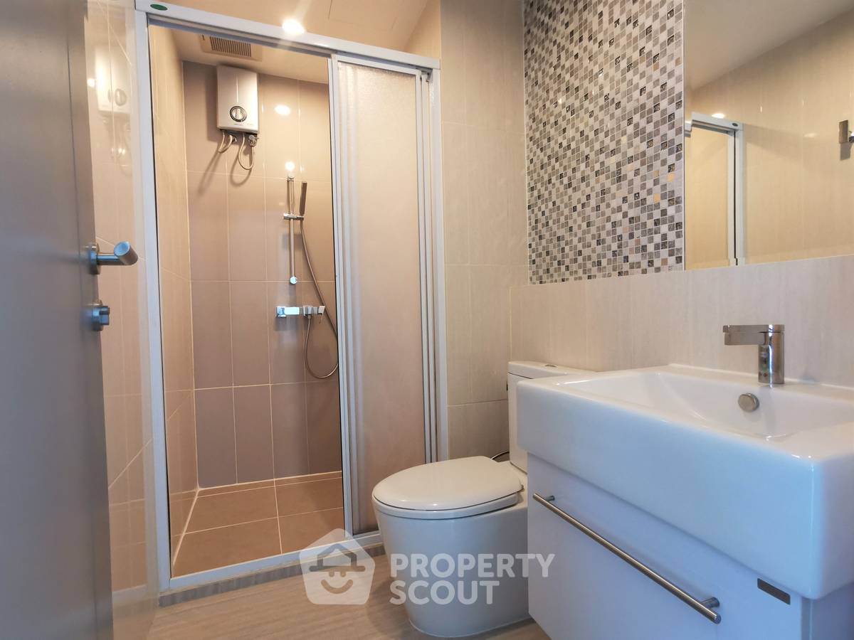 picture 2-BR Condo at Life Ratchadapisek near MRT Huai Khwang (ID 1647457) - 11/15