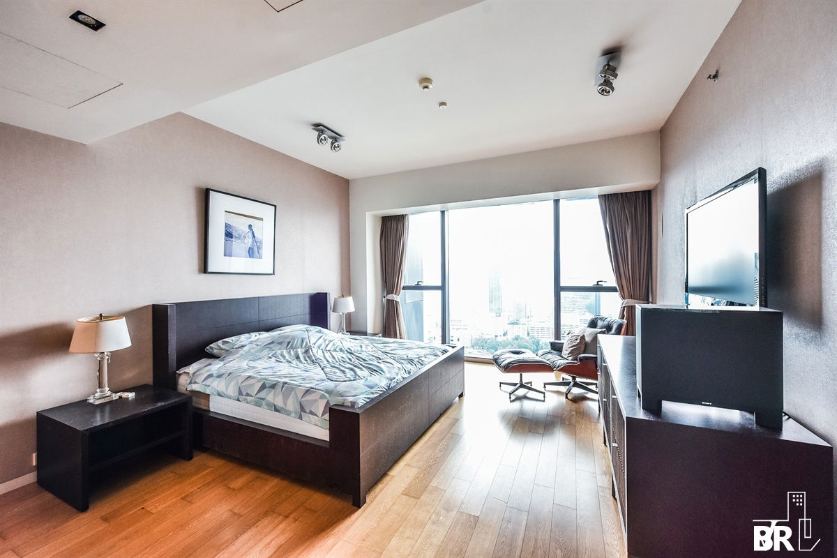 picture The Met Near BTS CHONG NONSI - Luxury Condo - 11/27