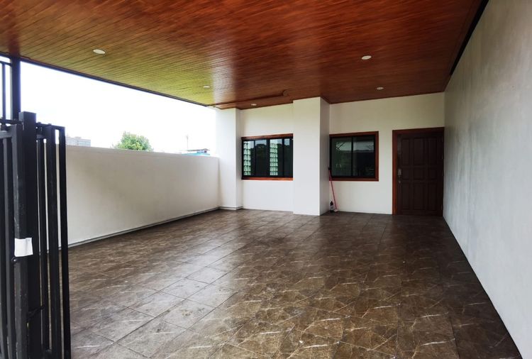4-bed townhouse for sale, 300 sqm, 31.5 sq wah, Waratorn Ville
