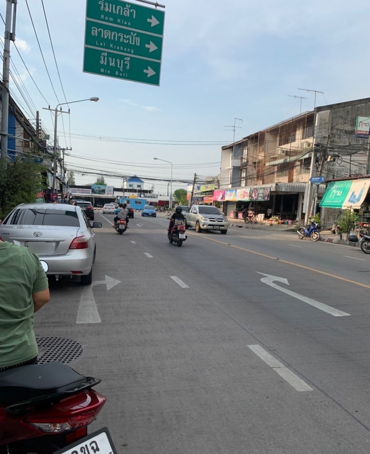 รูป 🍀ให้เช่า🍀ตึกแถว ติดถนนเคหะร่มเกล้า แหล่งชุมชน ทำเลดี รีโนเวทแล้ว เหมาะค้าขาย ออฟฟิศ ☎️092-4465924 - รูปที่ 4/17
