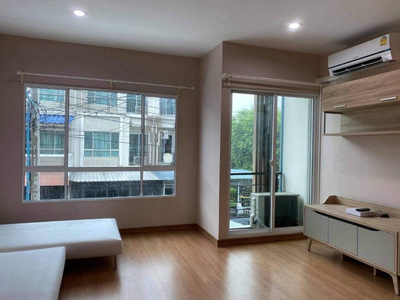 Townhouses for sale : Selling the Platon City Nawamin Furniture Near Ram Inthra Expressway and Kanchanaphisek Road