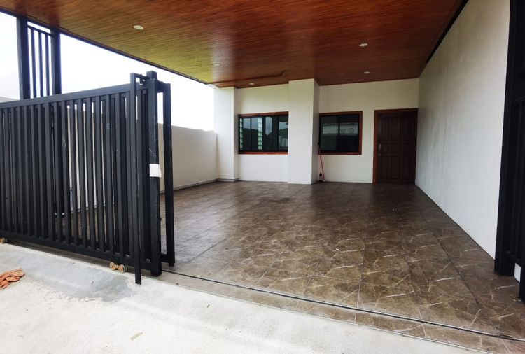 4-bed townhouse for sale, 300 sqm, 31.5 sq wah, Waratorn Ville
