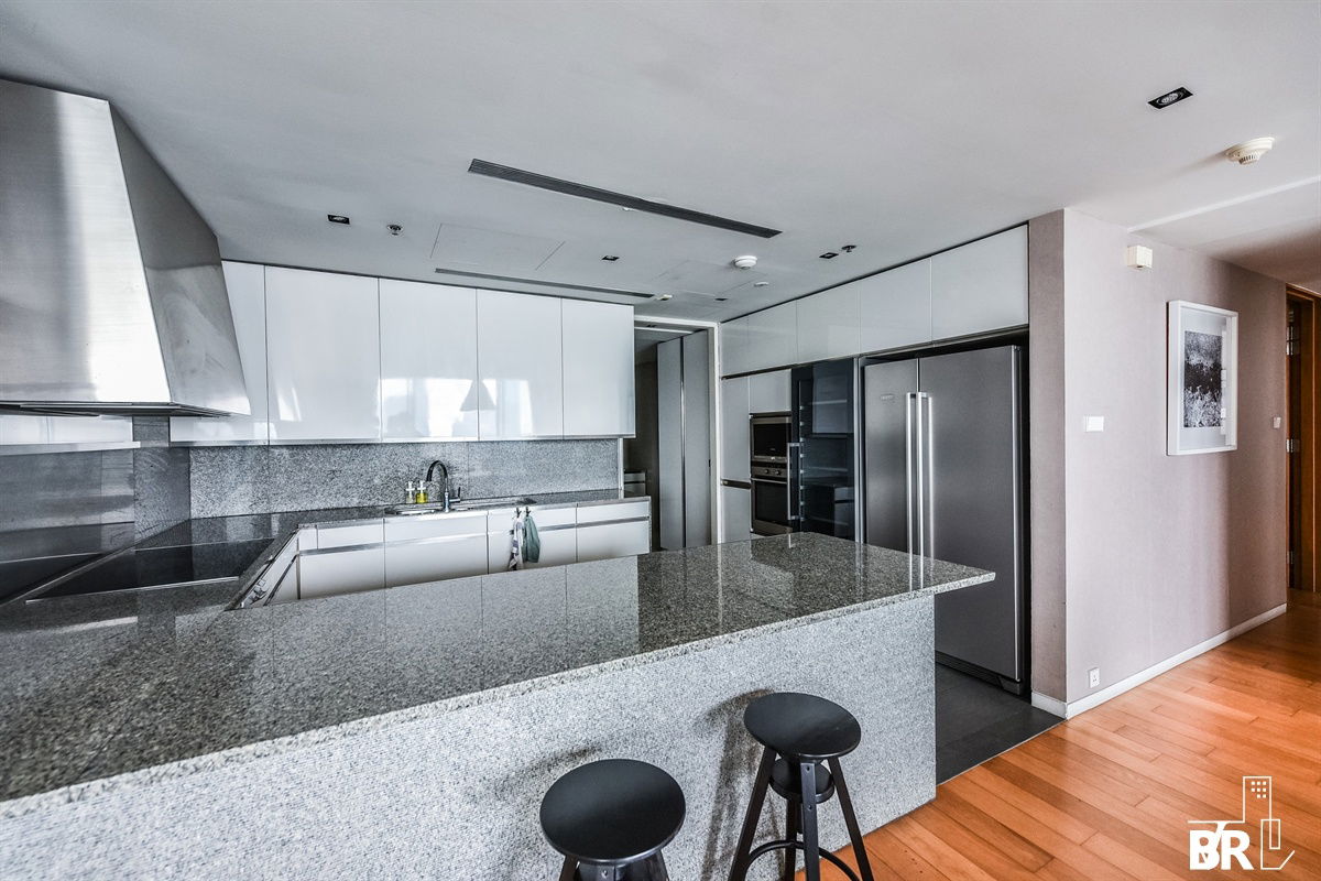 picture The Met Near BTS CHONG NONSI - Luxury Condo - 24/27