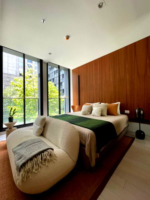 คอนโดให้เช่า : ● Prime Location ● ตึก A ชั้น 10+ | 1 ห้องนอน 50.00 ตร.ม. | คอนโดมี Skywalk เชื่อมเข้า BTS เพลินจิต, Central Embassy