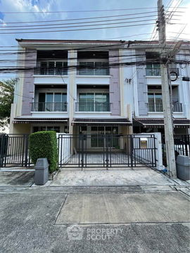 3-BR Townhouse near BTS Ratchayothin (ID 2200889)