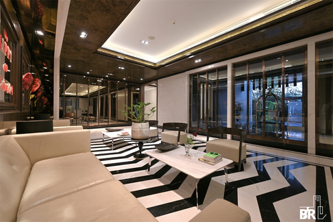 The Crest Sukhumvit 34 near BTS Thong Lo Ultimate Luxury Condo in Business District