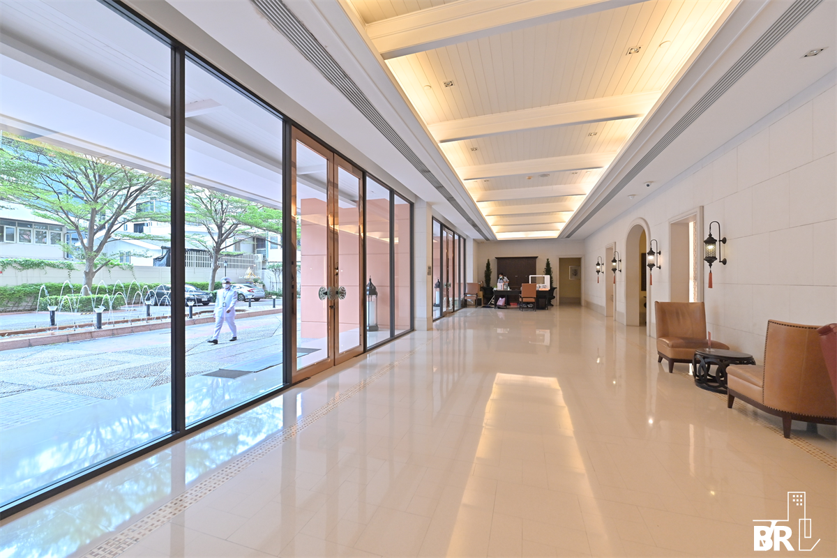 picture Aguston Sukhumvit 22  Luxury Condo at Special Price - 1/9