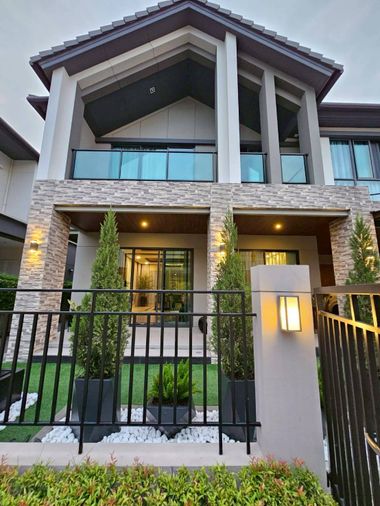 ซื้อ ขาย  บ้านเดี่ยว บางกอก บูเลอวาร์ด พระราม 9  สไตล์ Modern Luxury  หน้าบ้านกว้าง ฟังก์ชันครบ วัสดุตกแต่งดี  Line ID : @951qfbfi