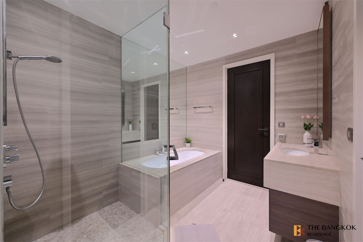 รูป คอนโด Luxury สุดพรีเมียมทำเลทอง เดอะ ดิโพลแมท 39 ใกล้ BTS สถานีพร้อมพงษ์ - รูปที่ 1/10