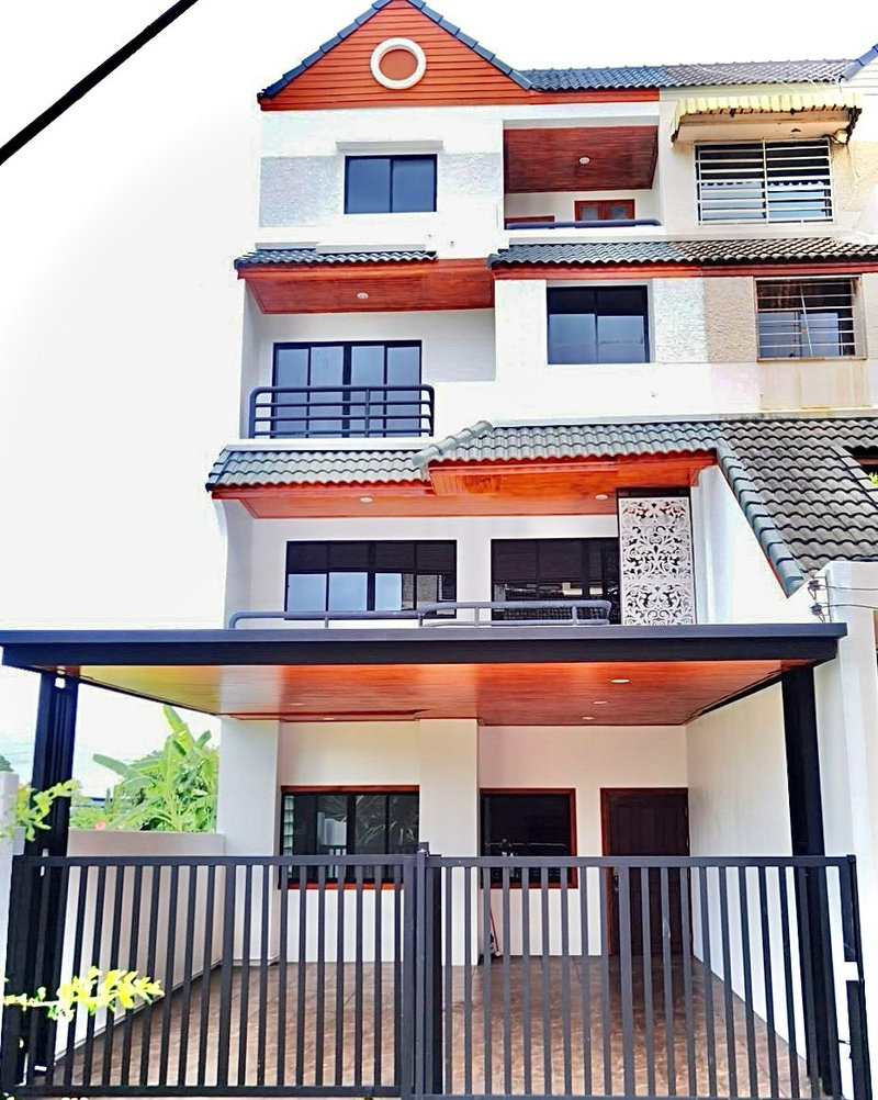 Townhouses for sale : P0006 For Sale: at Varathorn Ville, Pattanakarn 44