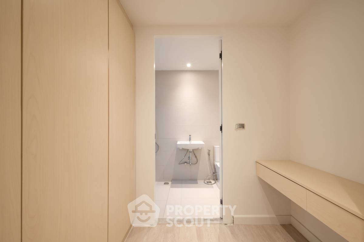picture 2-BR Townhouse near BTS Phra Khanong (ID 2094575) - 13/18