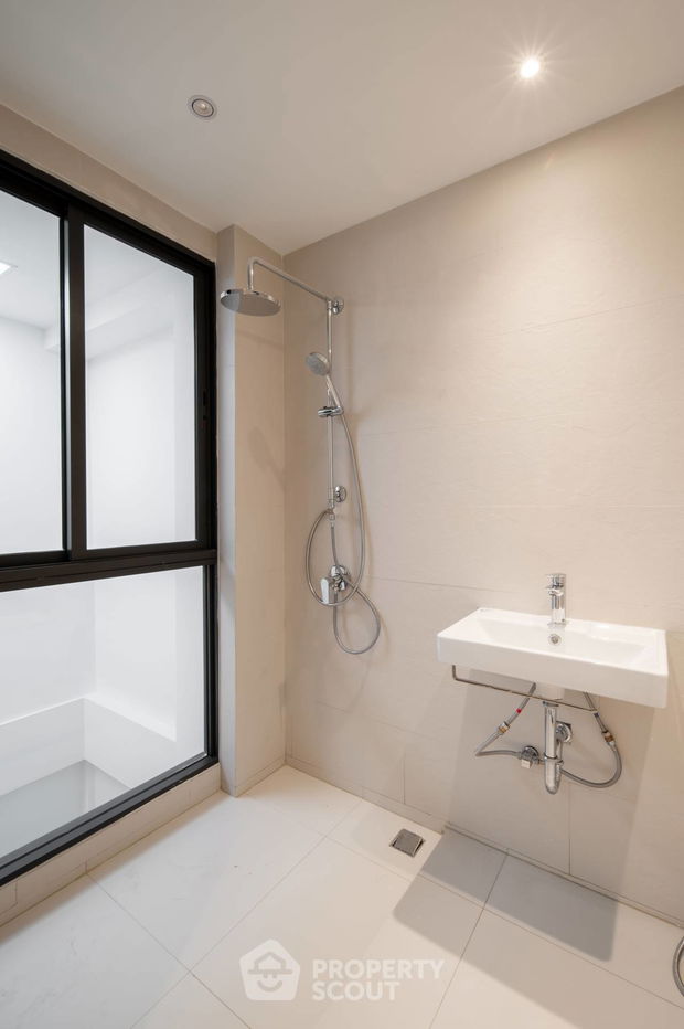 picture 2-BR Townhouse near BTS Phra Khanong (ID 2094575) - 16/18