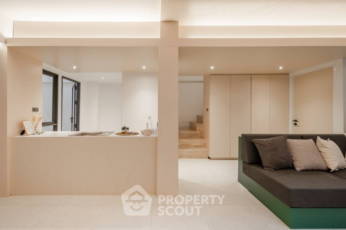 picture 2-BR Townhouse near BTS Phra Khanong (ID 2094575) - 1/18