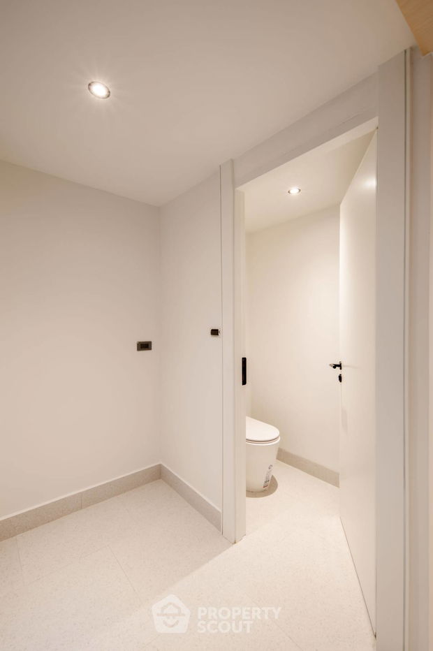 picture 2-BR Townhouse near BTS Phra Khanong (ID 2094575) - 18/18