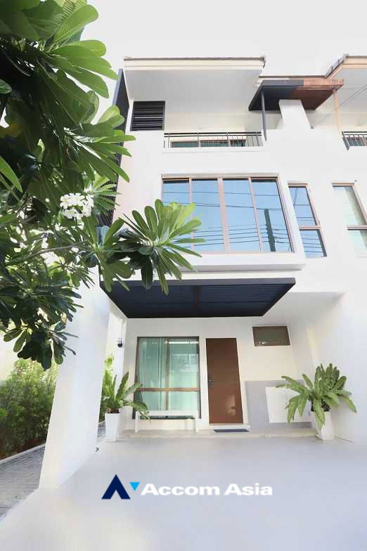 picture 🔼🔽 AccomA 📩 Fully Furnished 3 BR Townhouse @The Private Sukhumvit-Bangchak (AA35015) - 1/15