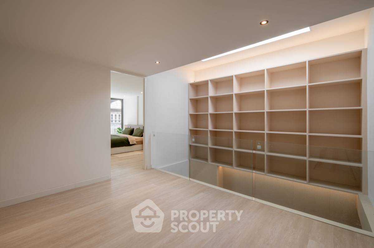 picture 2-BR Townhouse near BTS Phra Khanong (ID 2094575) - 8/18