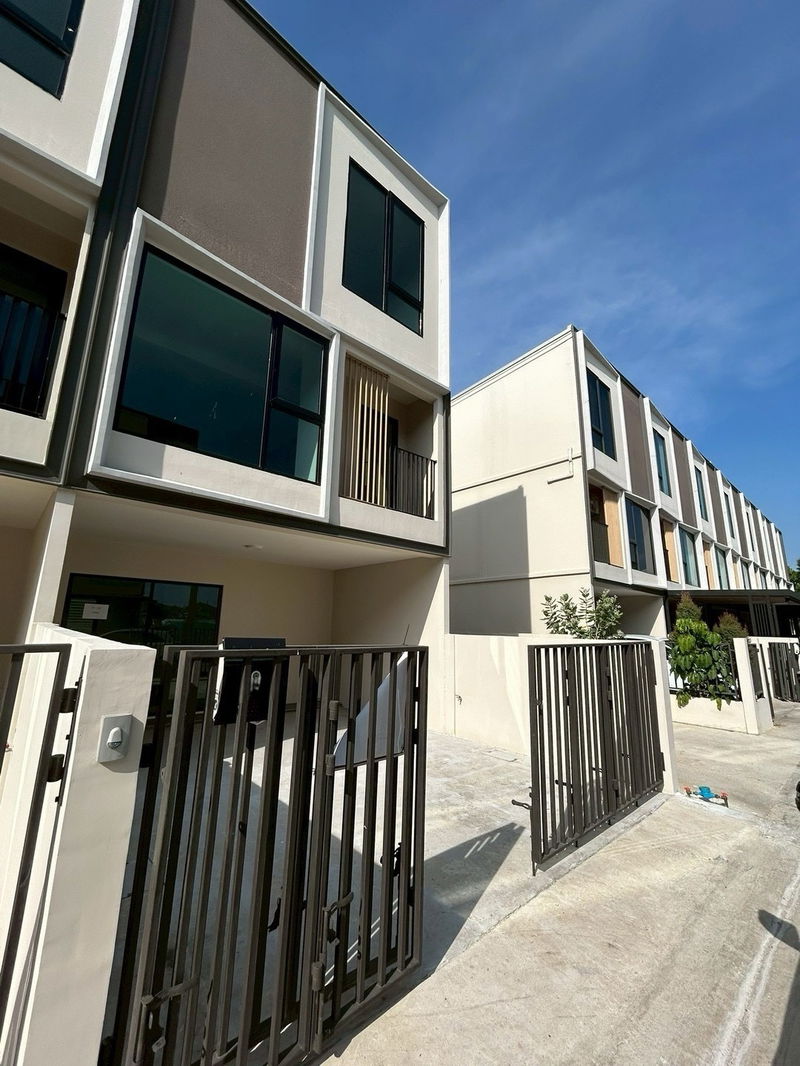ทาวน์โฮมให้เช่า : 🔥□■Pet Friendly Townhome in  Bangna   4BR  133 sq.m  fully /Semi furnished /Un-furnished with the best price for  Rental■□