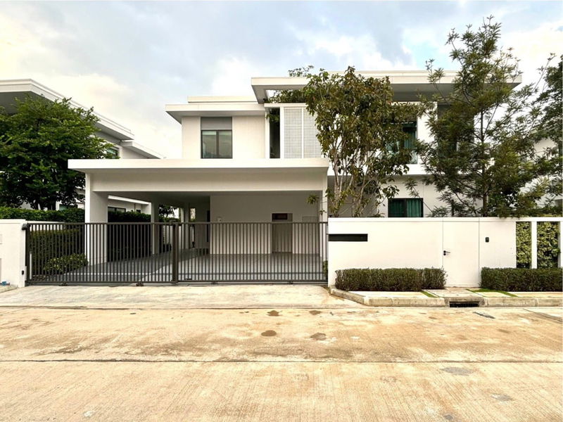 Houses for rent : P0164 For Rent Mantana Bangna Km.15 Pet-Friendly Prime Location