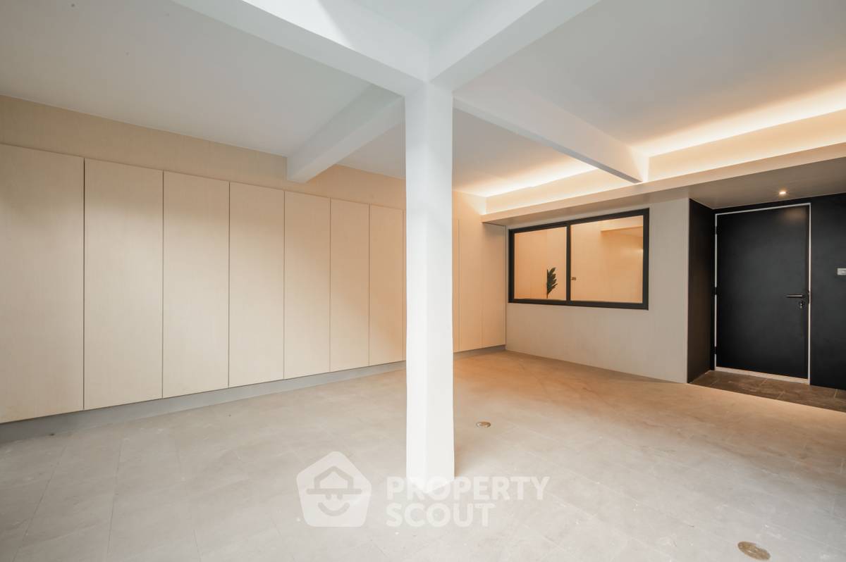 picture 2-BR Townhouse near BTS Phra Khanong (ID 2094575) - 4/18