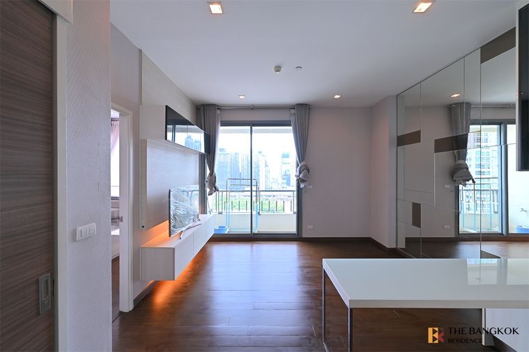 Q Asoke - ห้องราคาดี 7.7 ล้านบาท 1B1B ขนาด 45 ตรม ห้องสวย ทำเลปัง นัดชมห้อง ( ติดต่อไลน์: real_realestate หรือ เบอร์ 0842824246)