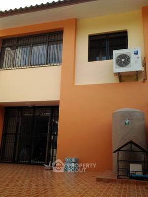 picture 3-BR Townhouse near MRT Lat Phrao (ID 1691378) - 5/9