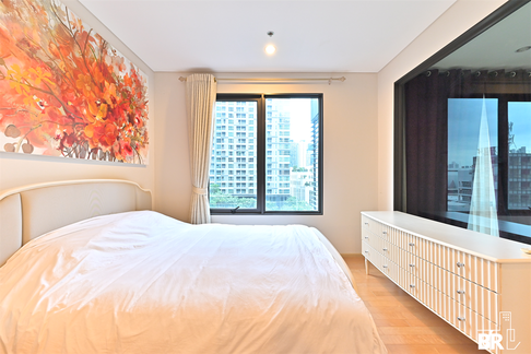 Villa Asoke Lifestyle with Convenience near MRT Phetchaburi Station