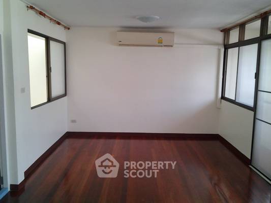 picture 3-BR Townhouse near MRT Lat Phrao (ID 1691378) - 4/9