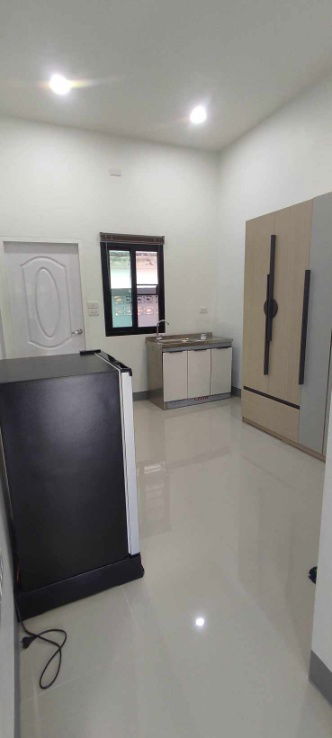 รูป มีบ้านแฝด สไตล์โมเดิร์นให้เช่า 1 หลัง  เฟอร์นิเจอร์ครบ อยู่ใกล้นิคมอุตสาหกรรม ลำพูน - รูปที่ 9/23